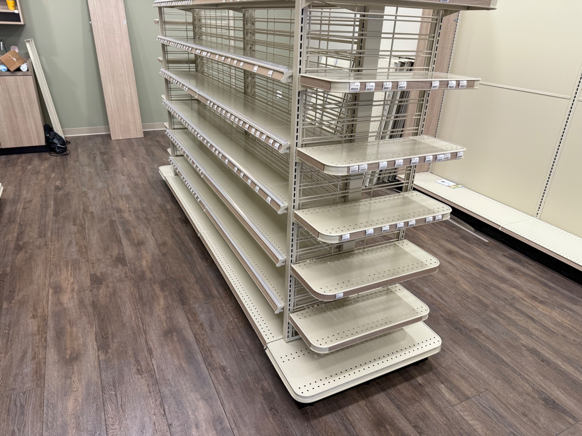 Madix Slatgrid Panel Floor Shelving