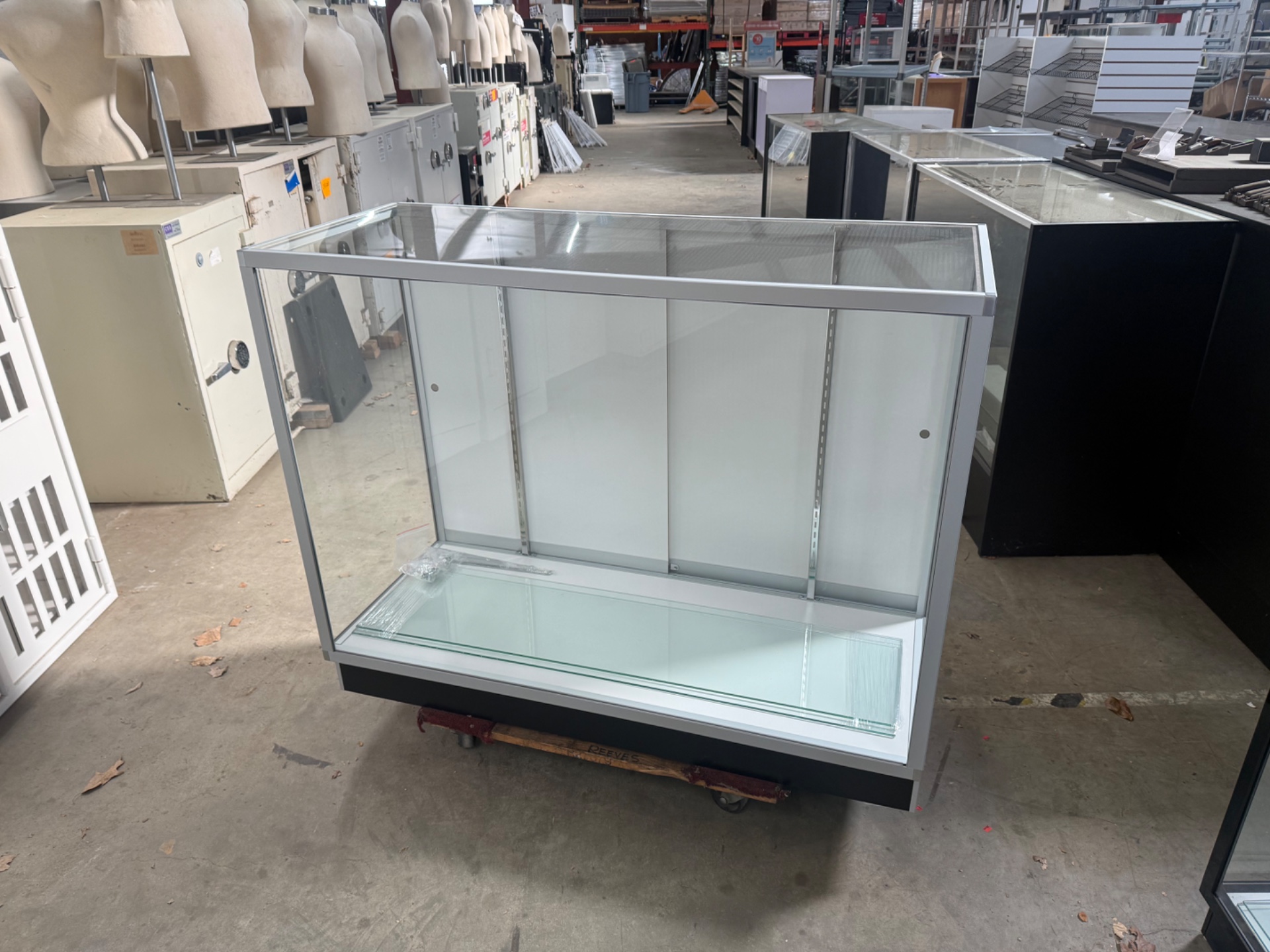New Extra Vision Aluminum Frame Showcases